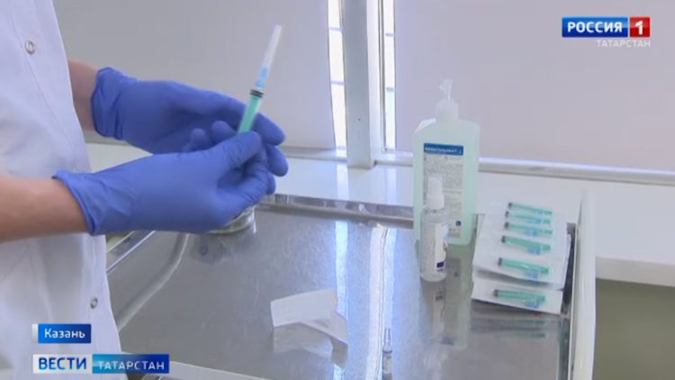 В Казани открылся первый пункт вакцинации от Covid-19 в банке