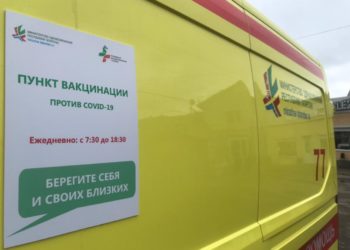 В Казани все больше желающих привиться от коронавируса у станций метро