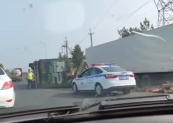 На трассе М7 в Челнах опрокинулась фура