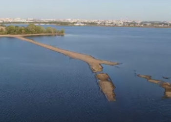 Краевед рассказал об истории старинной мостовой, вновь проявившейся из-за обмеления Волги