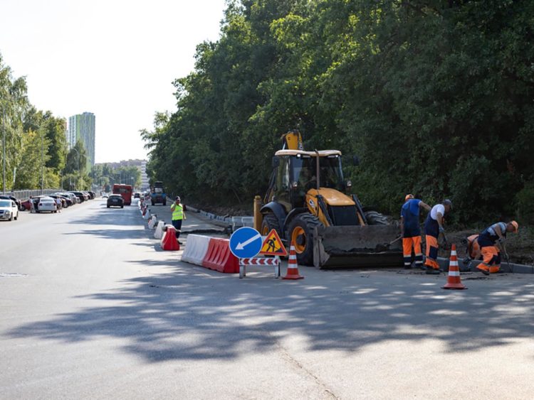 В Казани по нацпроекту ремонтируют дорогу по улице Рауиса Гареева