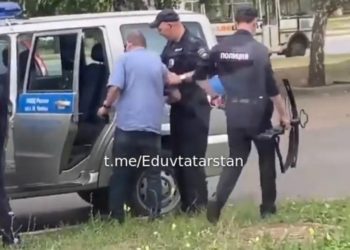 В Челнах задержали мужчину, разгуливающего по улице с арбалетом