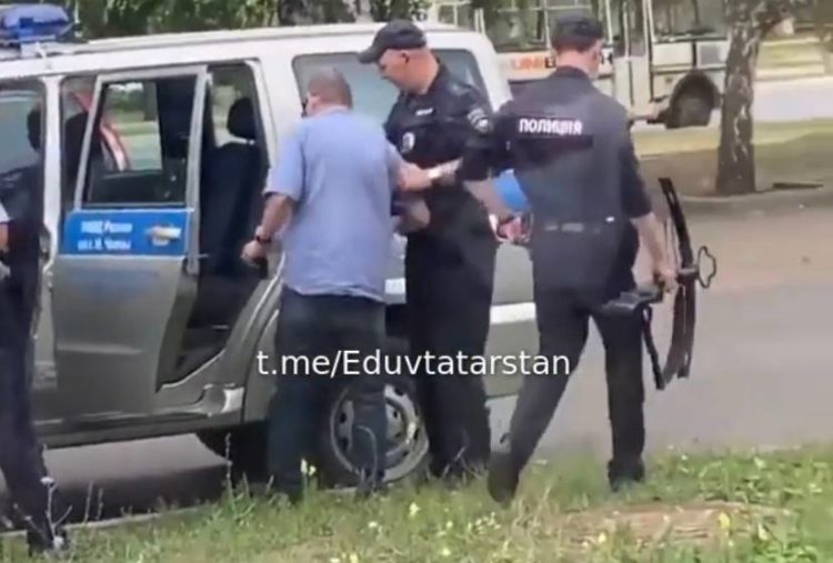 В Челнах задержали мужчину, разгуливающего по улице с арбалетом