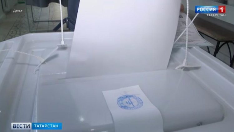 Рустам Минниханов провел лекцию для студентов в рамках проекта «Знание»