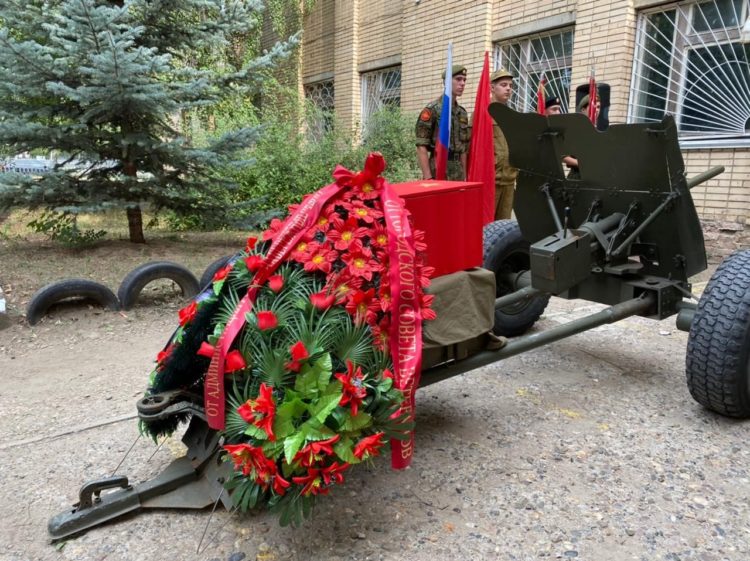 Найденные под Ржевом останки челнинского бойца захоронили рядом с могилой супруги
