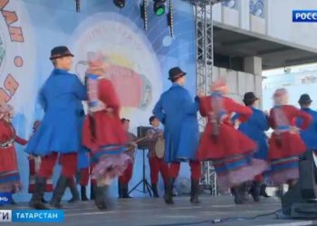 Рустам Минниханов провел лекцию для студентов в рамках проекта «Знание»