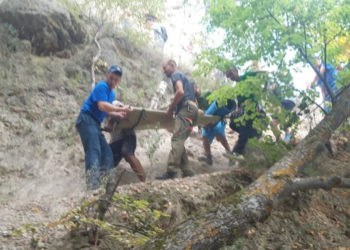 В Татарстане женщина сорвалась с отвесной скалы у Юрьевских пещер и умерла