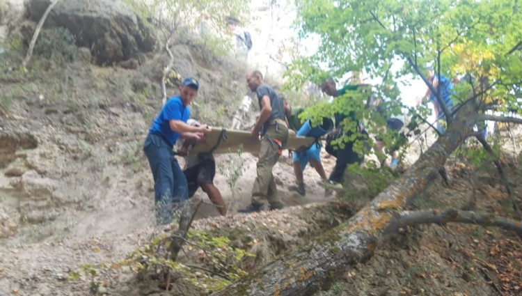 В Татарстане женщина сорвалась с отвесной скалы у Юрьевских пещер и умерла