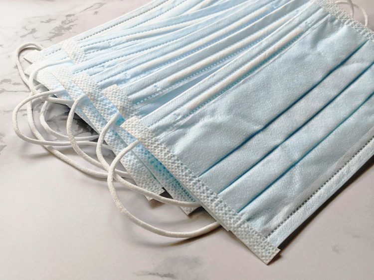 В Казани девушка травмировала полицейского, попытавшегося задержать ее за отсутствие маски