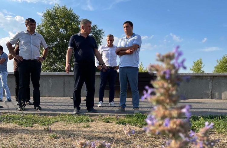 Магдеев поручил до 20 августа привести в порядок общественные пространства Челнов