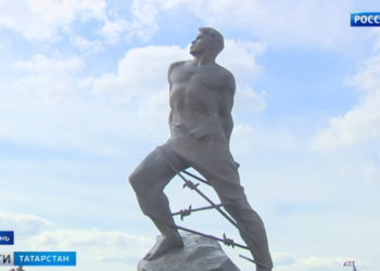 В Казани почтили память поэта Мусы Джалиля