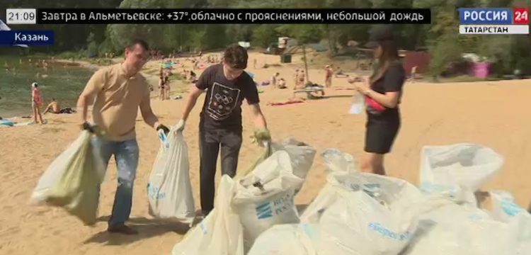 В рамках нацпроекта добровольцы вместе с водолазами очистили прибрежную зону и дно озера Глубокое