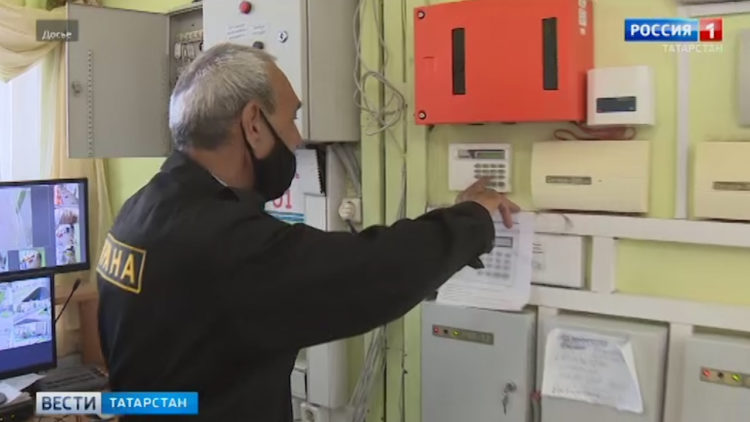Контроль по новым правилам: в казанских школах проверяют обновленную систему безопасности