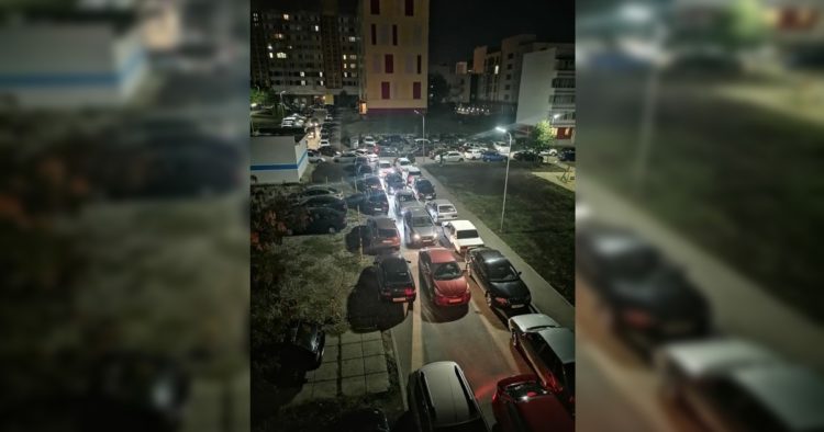 Челнинцы, живущие неподалеку от Майдана, возмущены пробками во дворах