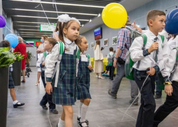 Роспотребнадзор: на линейки 1 сентября родителей пустят только в масках