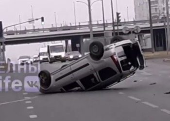 «Лада Ларгус» перевернулась на перекресте в Набережных Челнах