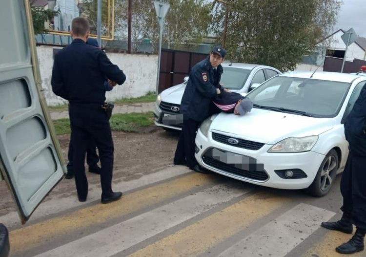 Полицейские задержали мужчин, ограбивших ювелирный магазин в Челнах