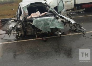 11 человек пострадали при столкновении автобуса и легковушки в Татарстане