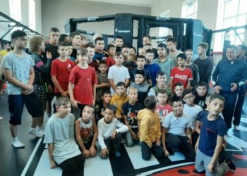 Хабиб Нурмагомедов принял участие в открытии спортивного зала в Альметьевске