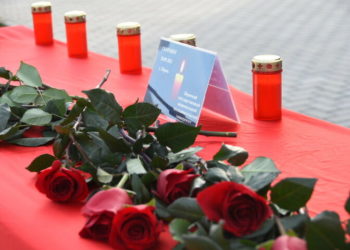 В Челнах появился стихийный мемориал погибшим при стрельбе в пермском вузе