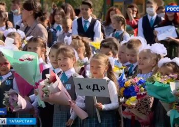 Шагнули в мир знаний: в первый класс в Татарстане пошли 20 тысяч мальчишек и девчонок
