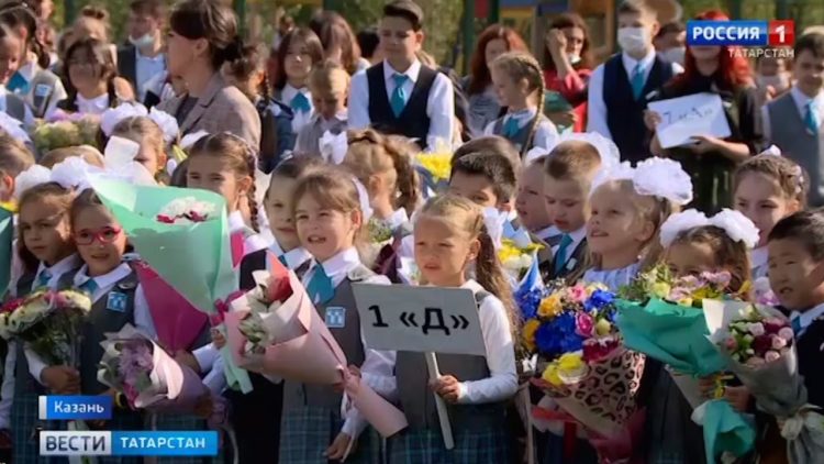 Шагнули в мир знаний: в первый класс в Татарстане пошли 20 тысяч мальчишек и девчонок