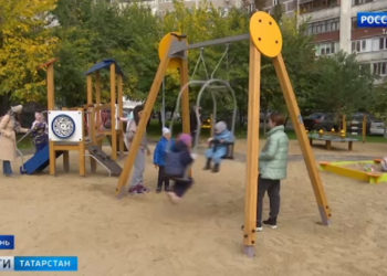 В казанском Азино по программе «Наш двор» отремонтировали детскую площадку и сквер «Звездный»