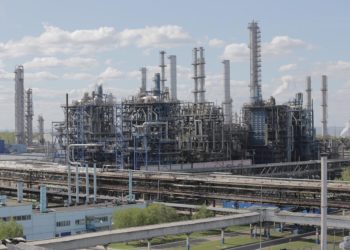 Нижнекамцев предупредили о дымном горении факела на заводе «Нижнекамскнефтехим»