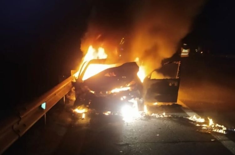 17-летняя девушка сгорела в авто после столкновения с фурой на трассе в Татарстане