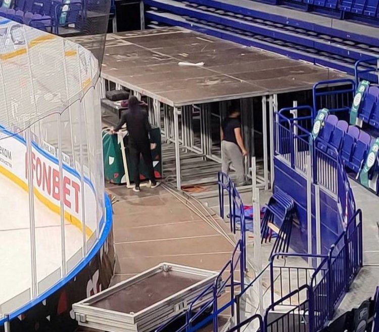 На «Татнефть Арене» разобрали сцену, на которой выступали чирлидерши «Ак Барса»