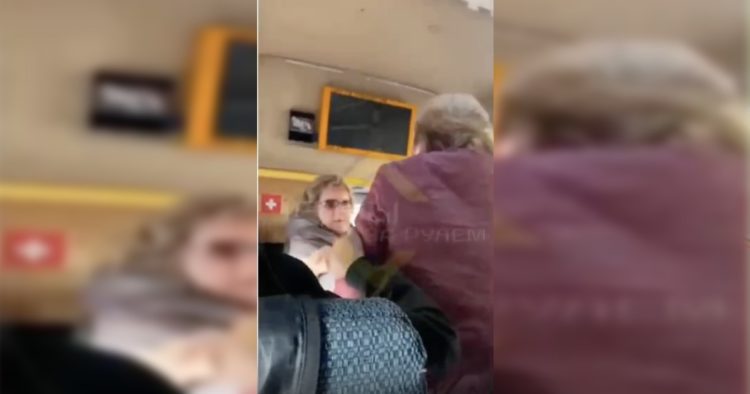 В Набережных Челнах пассажирки подрались из-за места в автобусе