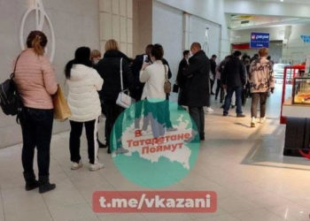 В торговых центрах Казани выстраиваются километровые очереди в пункты вакцинации от Covid-19