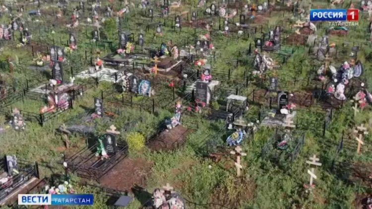 Тренинг с элементами ужаса: в Казани блогер предлагает подписчикам лечь в могилу