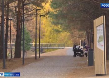 Рустам Минниханов вручил ключи от новых школьных автобусов