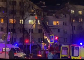 МЧС: на 4 этаже пятиэтажного жилого дома в Челнах взорвалась газовоздушная смесь