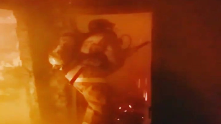 МЧС РТ опубликовало видео страшного пожара, в котором погиб мужчина