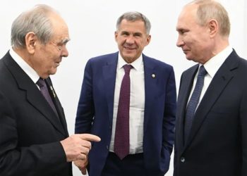 Рустам Минниханов поздравил Владимира Путина с днем рождения