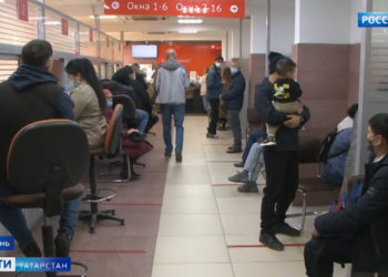 Казанцы провели часы ожидания в очередях, чтобы оформить QR-код