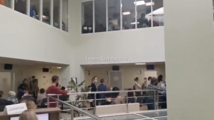 В Казани после информации о введении QR-кодов появились очереди на вакцинацию в больницах