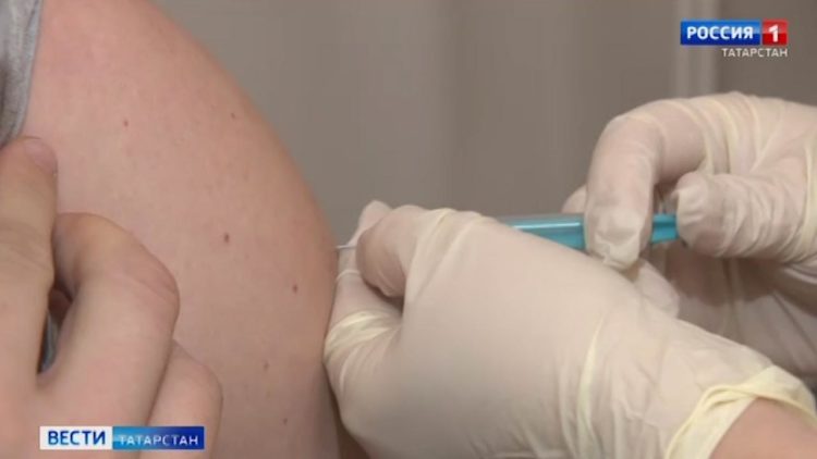 В Казани от коронавируса уже вакцинировались 424 тысячи человек