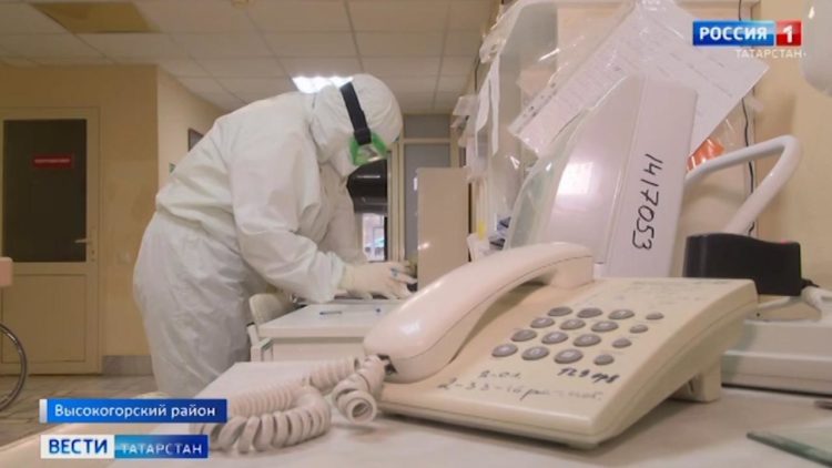 «Мест не было у нас»: в ковидные госпитали поступают все больше пациентов