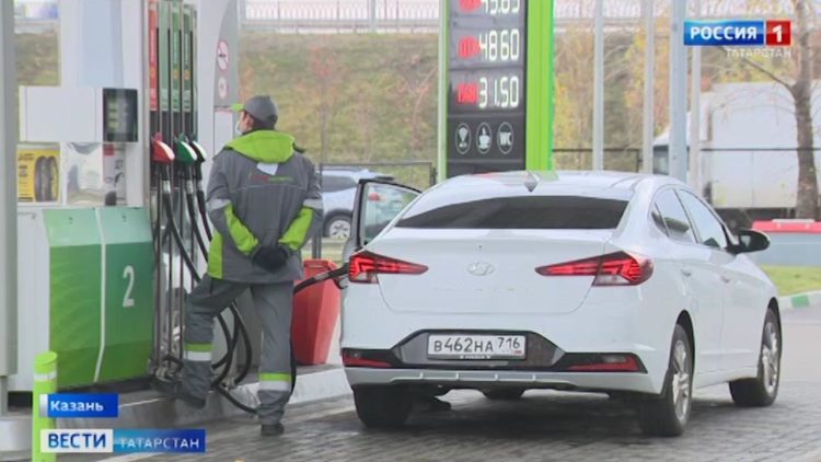 На татарстанских заправках теперь можно оставить электронные чаевые