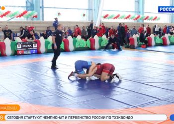 В казанском «Салават Купере» школьницы плели украшения из бисера, чтобы помочь бездомным щенкам