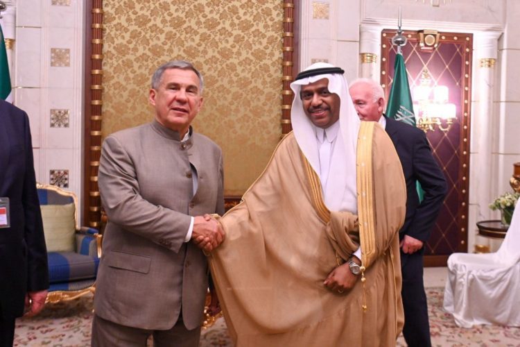 Рустам Минниханов обсудил возможность проведения хаджа для российских паломников в 2022 году