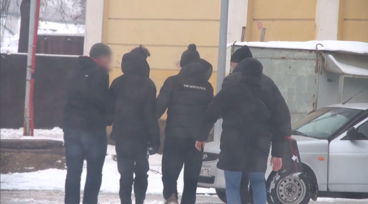 В Казани задержали подростка, планировавшего вооруженное нападение на школу