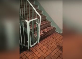 Челнинцы массово жалуются на затопленные подъезды после дождя