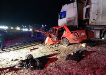 Четыре человека погибли при столкновении легковушки и грузовика на трассе в Татарстане