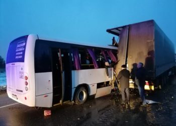 В Татарстане при столкновении автобуса с грузовиком погиб один человек и 21 пострадали