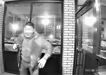 В Челнах пьяный мужчина накинулся с ножом на своего спасителя