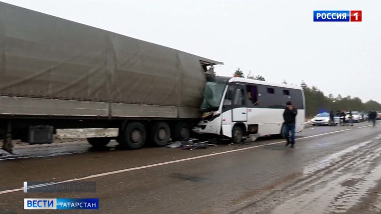 Стали известны подробности смертельного ДТП с участием вахтового автобуса под Елабугой